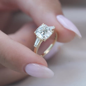 The Liv - Engagement Ring Made in Yellow Gold