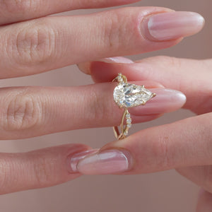 The Daisy - Engagement Ring Made in Yellow Gold