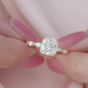 The Lucia - Engagement Ring Made in Yellow Gold