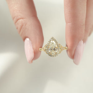 The Halo Stephanie - Engagement Ring Made in Yellow Gold