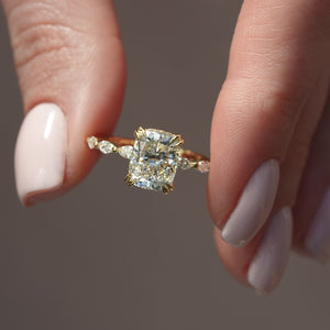 The Lucia - Engagement Ring Made in Yellow Gold
