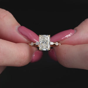 The Lucia - Engagement Ring Made in Yellow Gold