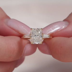 The Liv - Engagement Ring Made in Yellow Gold