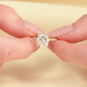 The Pave Petal Kamellie - Engagement Ring Made in Yellow Gold