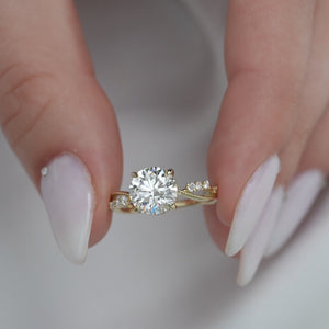The Daisy - Engagement Ring Made in Yellow Gold