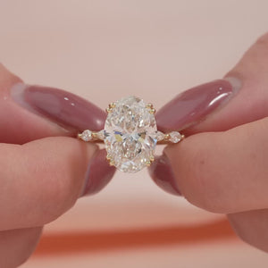 The Lucia - Engagement Ring Made in Yellow Gold