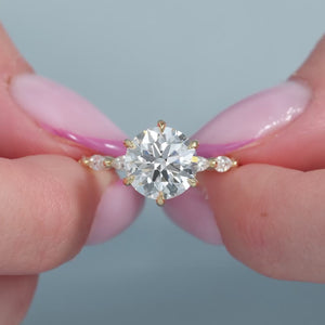 The Lucia - Engagement Ring Made in Yellow Gold