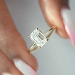 The Lisa - Engagement Ring Made in Yellow Gold