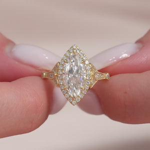 The Halo Stephanie - Engagement Ring Made in Yellow Gold