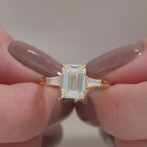 The Liv - Engagement Ring Made in Yellow Gold