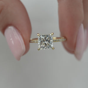 The Pave Crown Kamellie - Engagement Ring Made in Yellow Gold