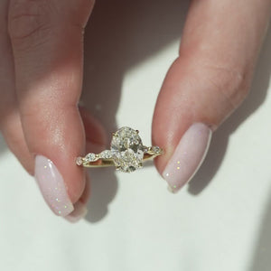 The Lucia - Engagement Ring Made in Yellow Gold