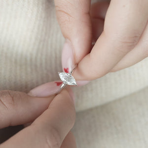 The Kamellie - Engagement Ring Made in White Gold
