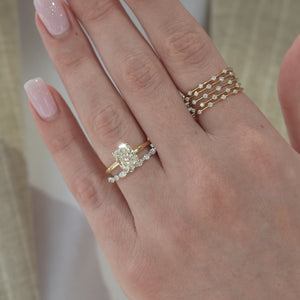 The Ashley - Engagement Ring Made in Yellow Gold