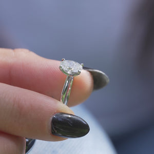 The Petal Kamellie - Engagement Ring Made in White Gold