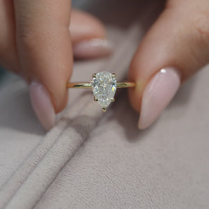 The Ashley - Engagement Ring Made in Yellow Gold