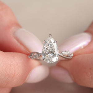 The Daisy - Engagement Ring Made in White Gold