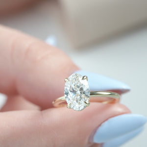 The Crown Kamellie - Engagement Ring Made in Yellow Gold