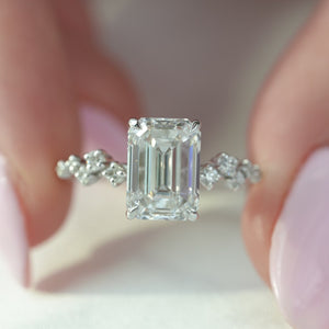 The Mia - Engagement Ring Made in White Gold