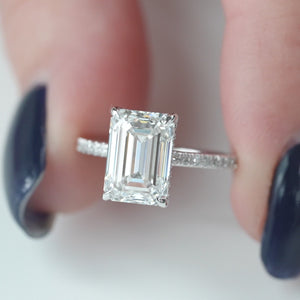 The Pave Kamellie - Engagement Ring Made in White Gold