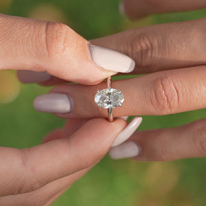 The Razor Kamelie - Engagement Ring Made in White Gold