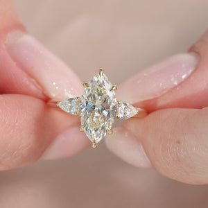 The Lauren - Engagement Ring Made in Yellow Gold