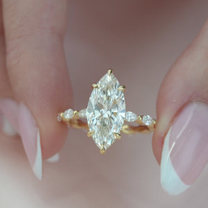 The Lucia - Engagement Ring Made in Yellow Gold