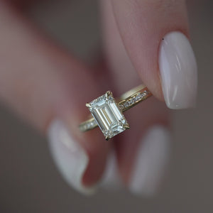 The Marilyn - Engagement Ring Made in Yellow Gold