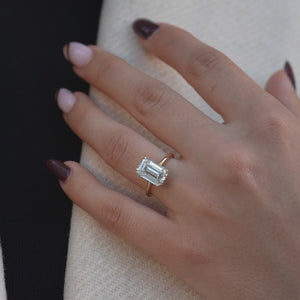 The Alex - Engagement Ring Made in Yellow Gold
